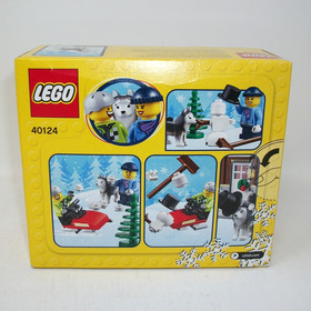 LEGO Winter Fun 40124 RETIRED Christmas Tree Snowmobile Husky Dog Snowman Cabin