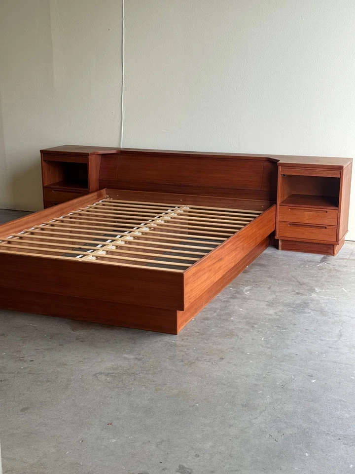 Torring Møbelfabrik 丹麦柚木大号平台床带集成床头柜 — 第 3/4 张图片