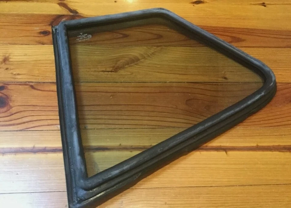 PORSCHE 944 1983-1991 LADO DEL PASAJERO CUARTO DERECHO VENTANA CRISTAL con sello y moldura Foto 4 de 4