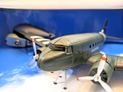 New Ray Sky Pilot Collection Douglas C-47 Skytrain Plastic Model Plane USAF NIB - Picture 4 of 8
