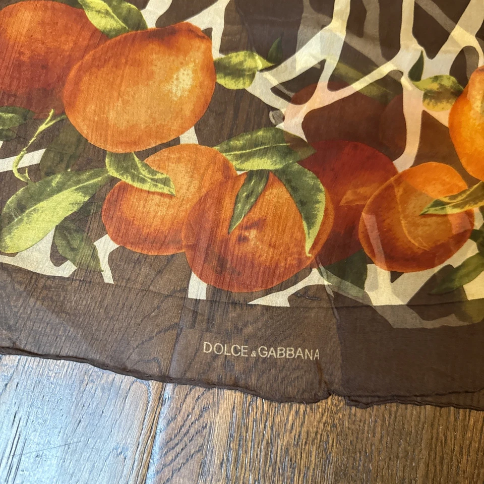 Bufanda de seda Dolce & Gabbana | Estampado de jirafa y fruta | 16"x30" | Italia | Animal Mo Foto 3 de 4