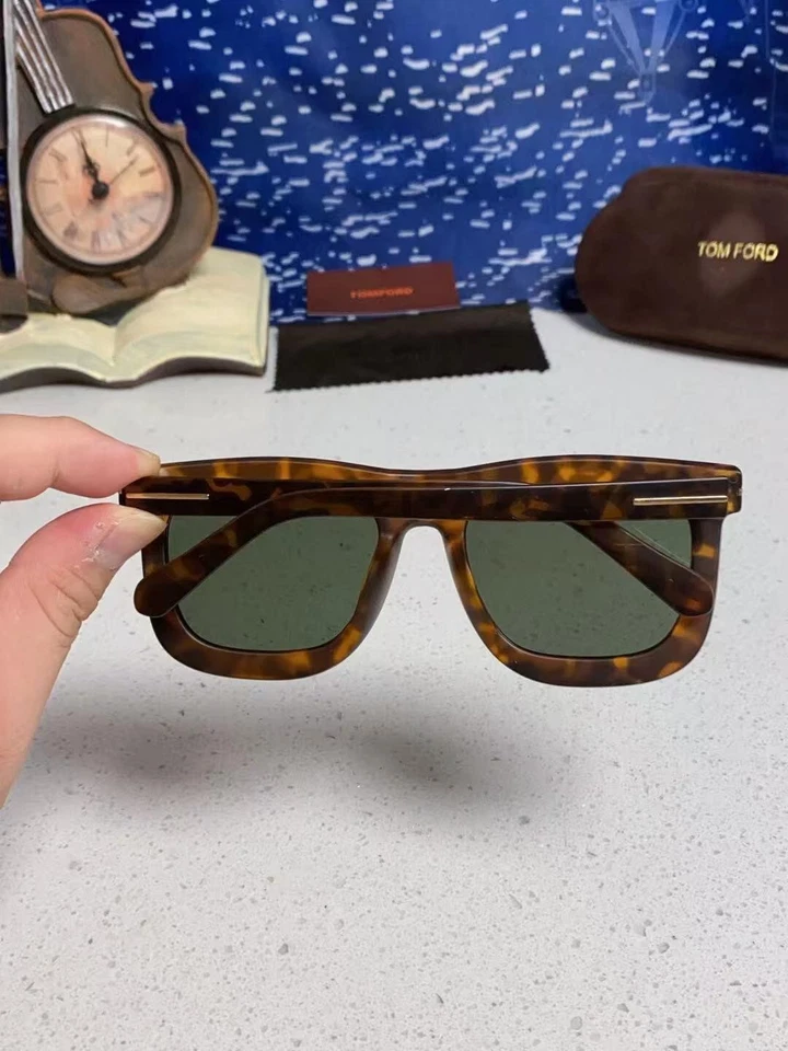 Gafas de sol TomFord Classics cuadradas de carey para hombre 145 mm Foto 4 de 4