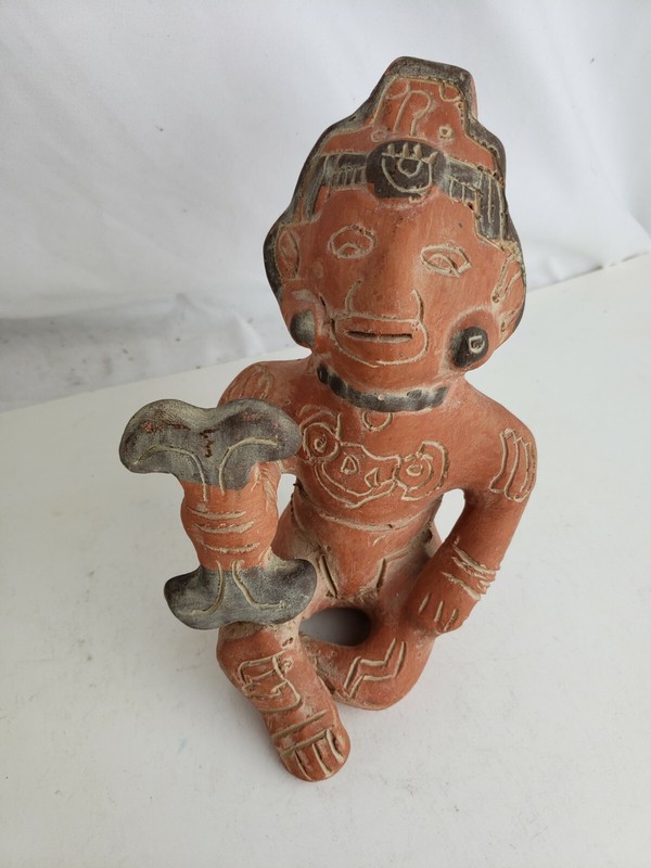 Excellent old Inca style? pottery, Peru, sitting figurine