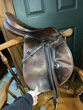Beval Ltd. Close Contact English Saddle 17” Medium Tree