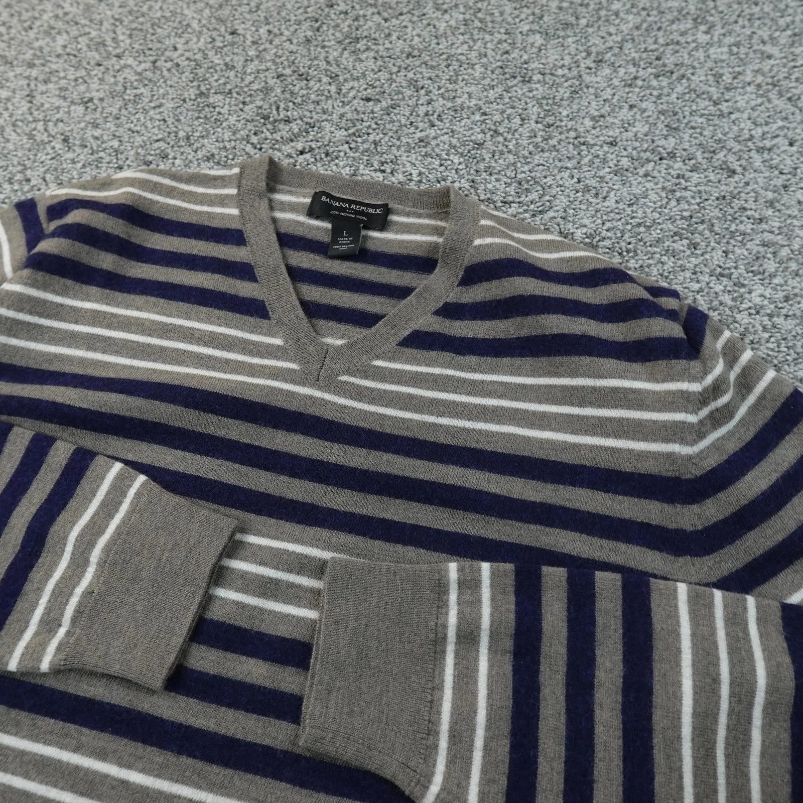 Banana Republic Sweater Mens L Gray Stripe Merino Wool V Neck Knit Pullover Top
Opens in a new windo