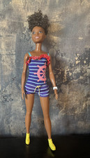 Barbie bambola capelli ricci corti