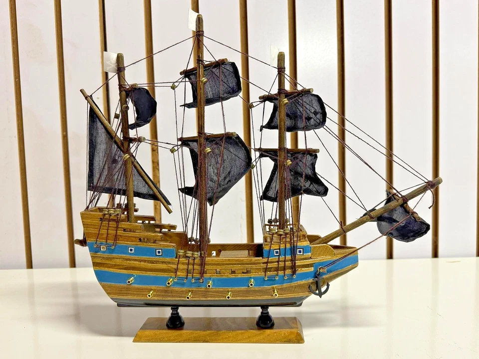 Wunderschönes Piratenschiff aus Holz– „Wooden Sailing Craft“ H 38 cm - Bild 2 von 4