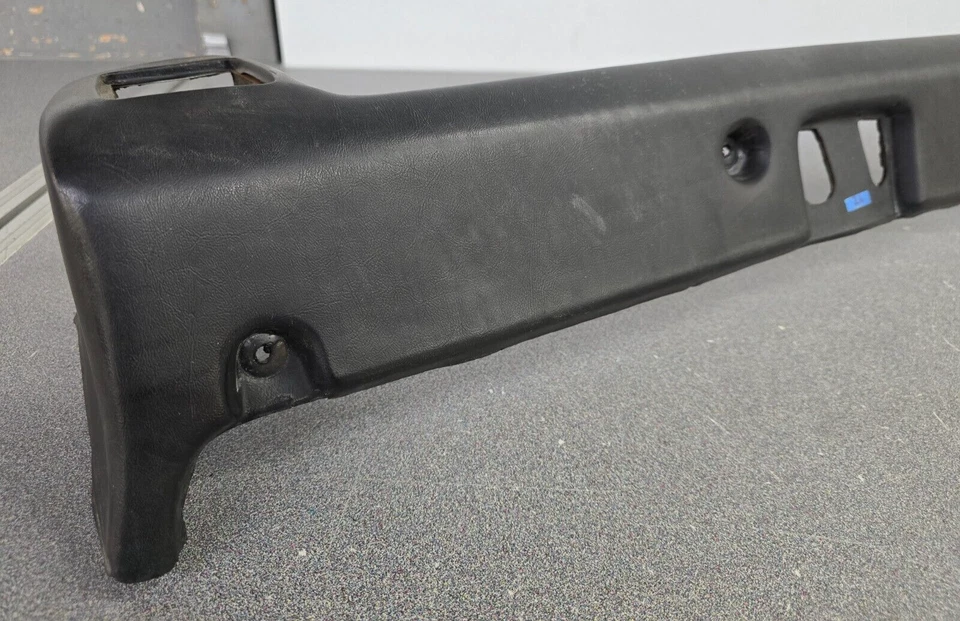 BONITO RODILLERA ACOLCHADA INFERIOR ORIGINAL ORIGINAL PORSCHE 914 1972-76 NLA 26 USADA Foto 4 de 4