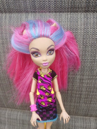 Monster High Howleen Wolf Creepateria Wolf Doll Mattel 2011 Pink hair w/ Stand - Picture 4 of 11