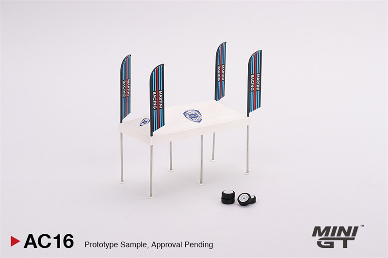 MINI GT 1:64 Lancia Delta/Land Rover/Martini Racing Figure