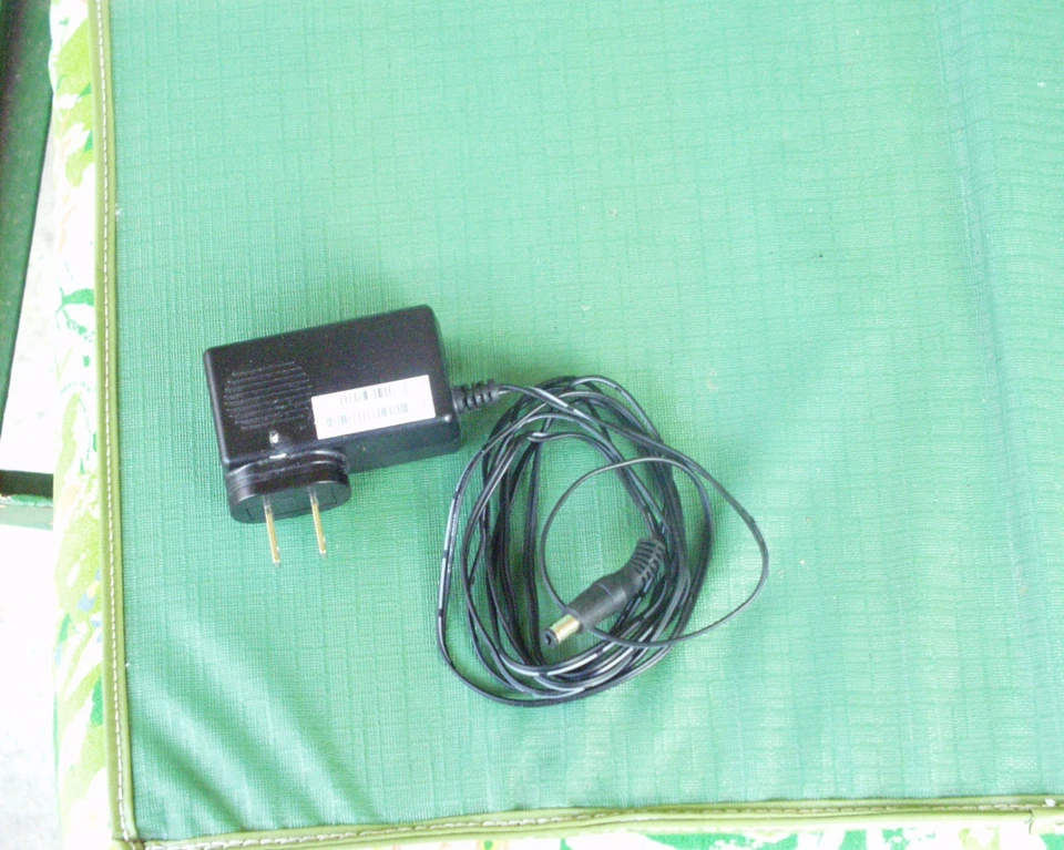 Netgear DOCSIS 30 (CM400-100NAS) 340 GOOD SHAPE ethernet port coxialcable modem - Image 2 of 4