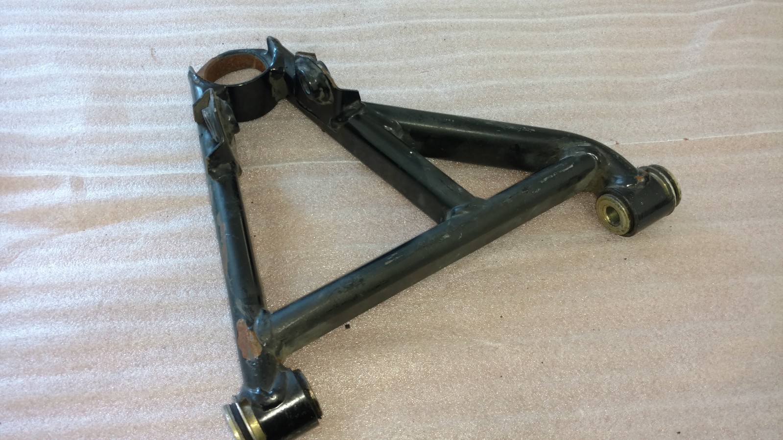 LAMBORGHINI DIABLO FRONT RIGHT UPPER CONTROL ARM OEM 51004775