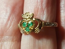 Bague Traditionnelle Irlandaise "Claddagh" En Or Jaune Et Émeraudes (Testées)
