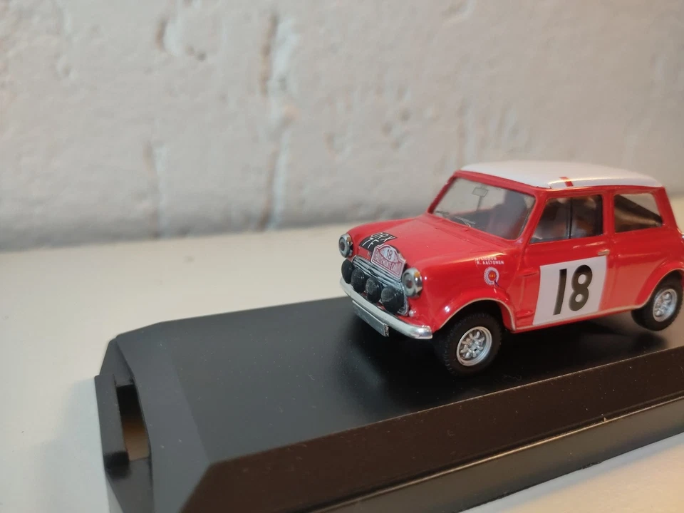 Morris Cooper S Rallye Monte Carlo 1968 1/43 Vitesse Cod. L067 Limited Edition - Immagine 4 di 4