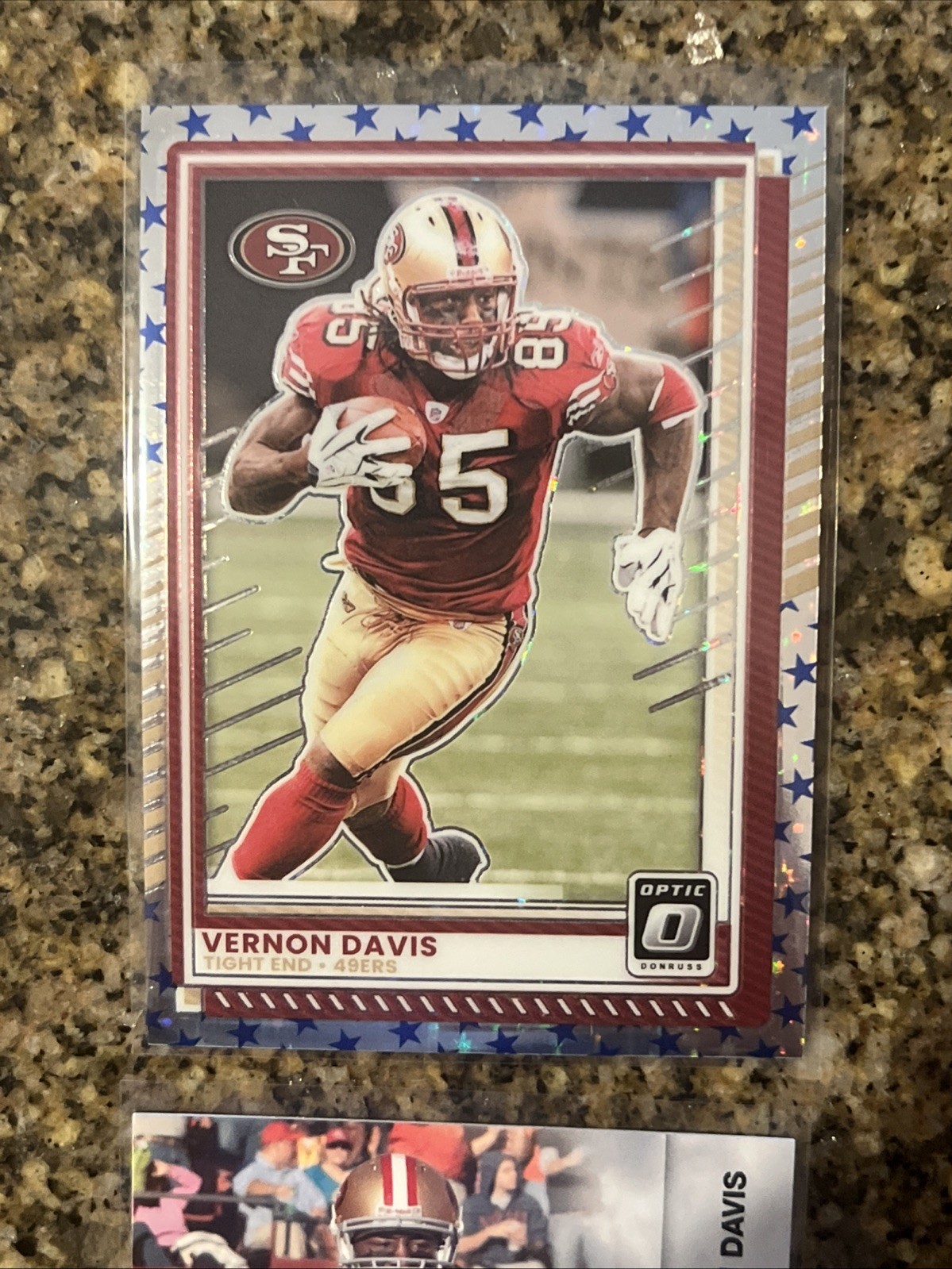 2006 UD Rookie Premiere #5 Vernon Davis PSA 10 & (2) Cards view 5