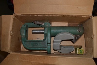 RCBS JR-2 RELOADING PRESS WITH PRIMER CATCHER TRAY AND #18 SHELL HOLDER IN BOX