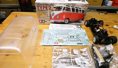 TAMIYA VW T1 Samba Komplettpaket mit 7 Kanal Sender,Regler Akku etc.