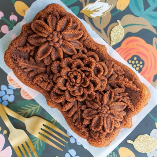 Juego de herramientas de limpieza Nordic Ware Wildflower Loaf and Bundt® - Imagen 2 de 2