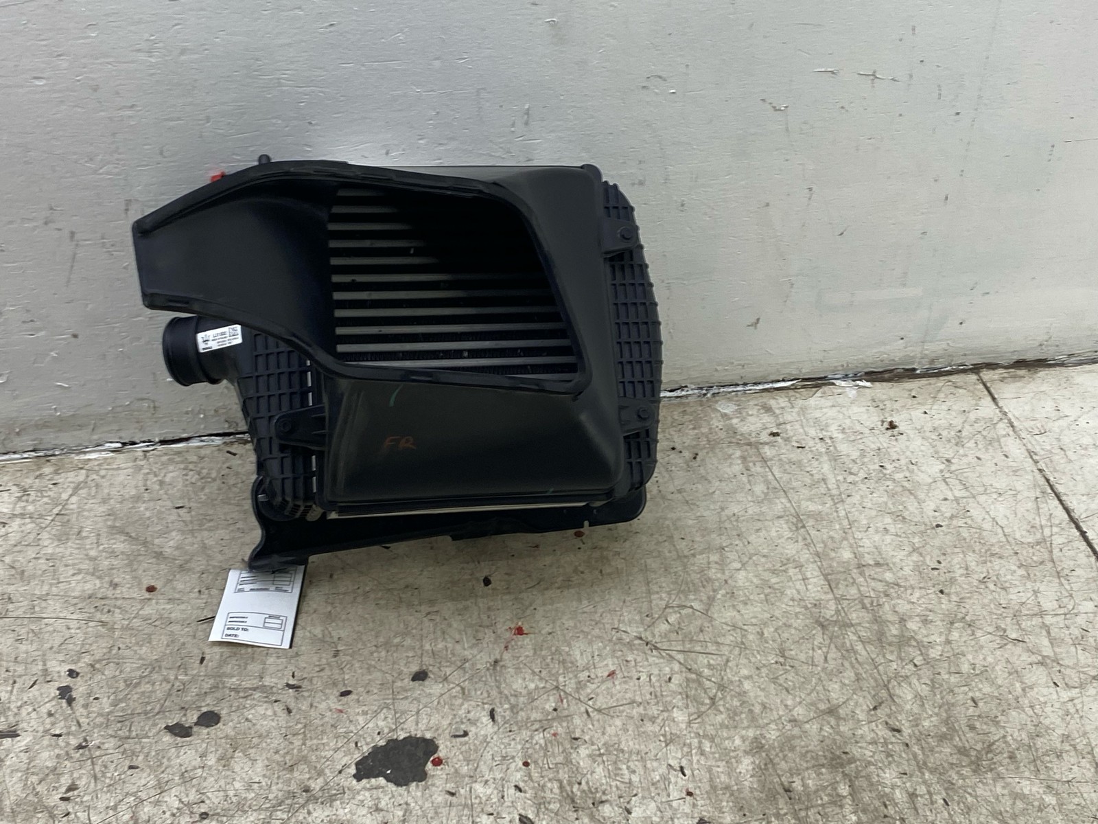 2016-2023 MASERATI LEVANTE OEM FRONT RIGHT TURBOCHARGED INTERCOOLER 670109554
