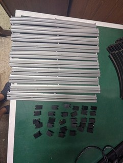 Scalextric C8212 Grey Barriers x 10 & Clips x 30 lot 2