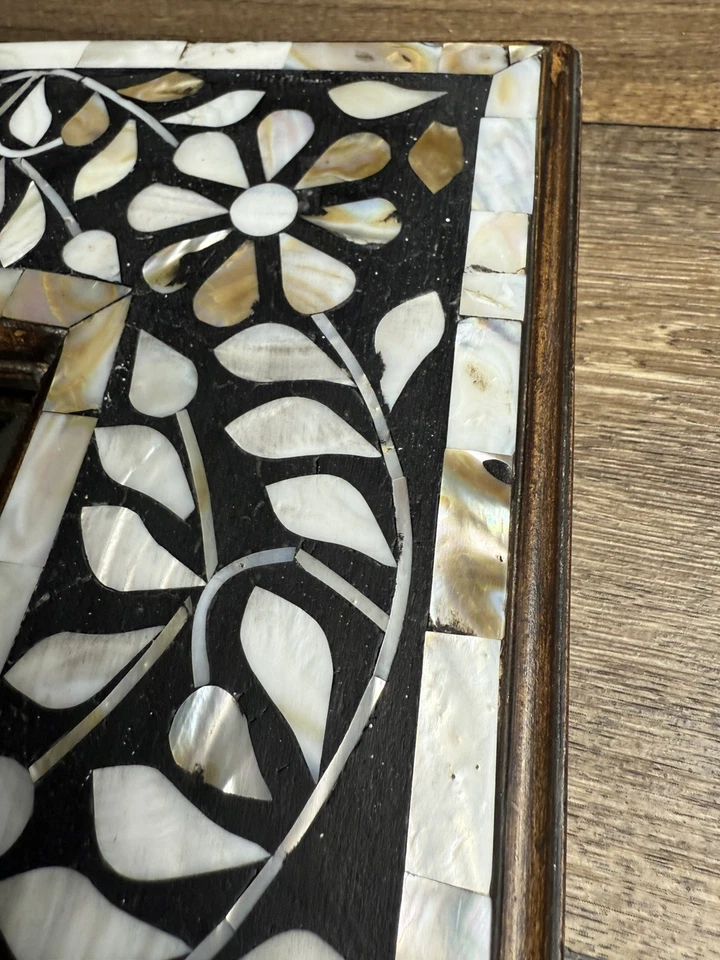 Espejo Madera Two’s Company Madreperla Patrón Flor 24 X 30 Foto 4 de 4