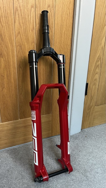2026 Rockshox Zeb Ultimate Charger 3.1 RC2 A3 29” 180mm Boost Forks Red