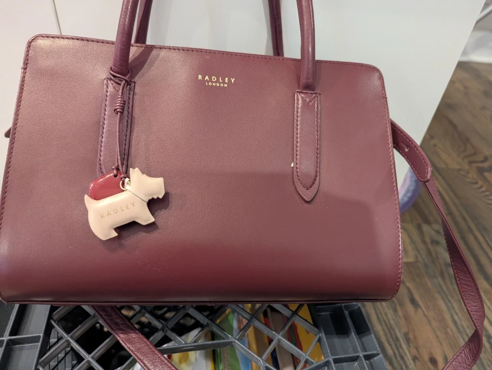 Bolso cuadrado Radley London - Rojo Borgoña 11x8x4" - Excelente estado Foto 2 de 4