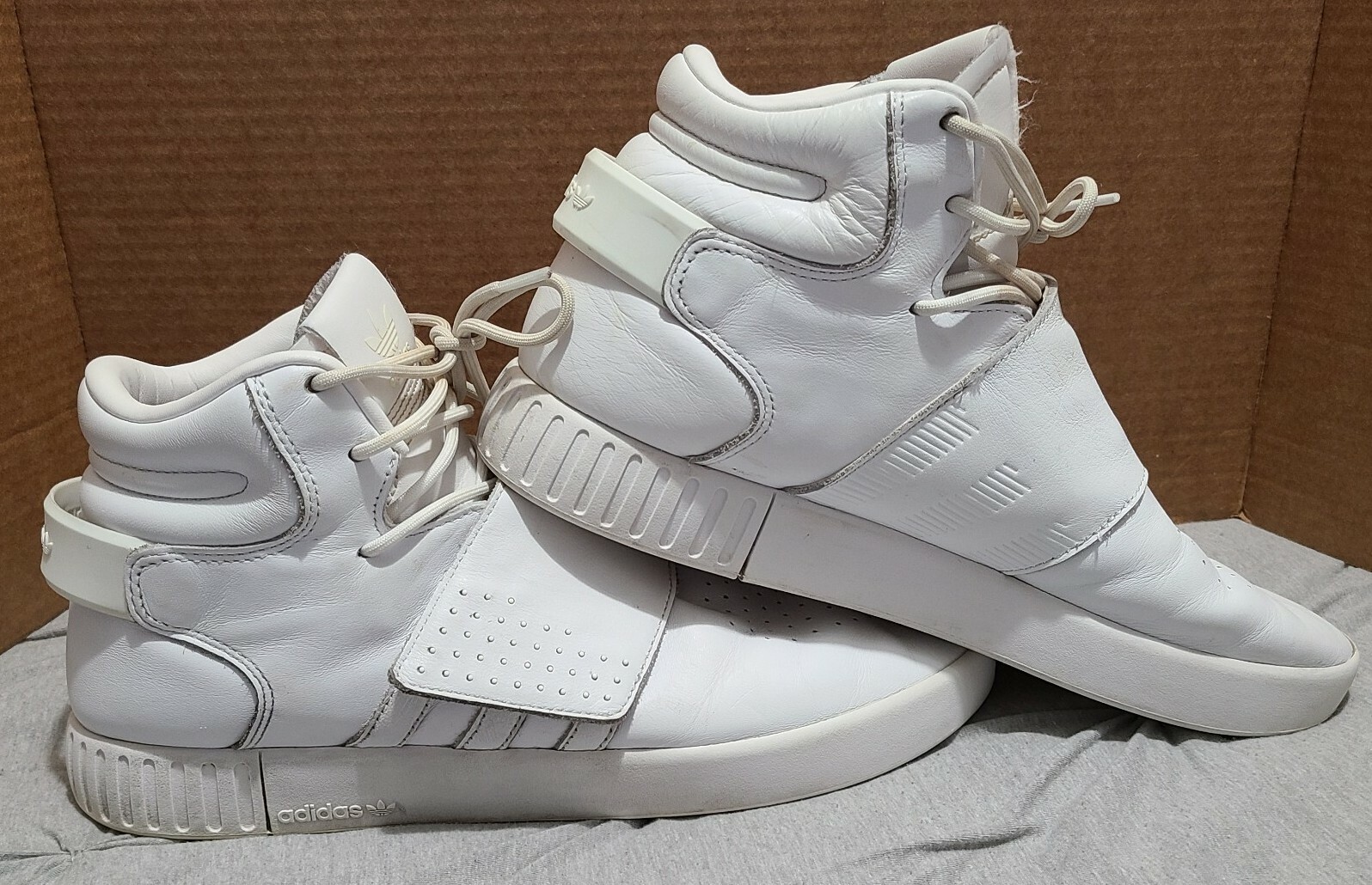 tubular invader white