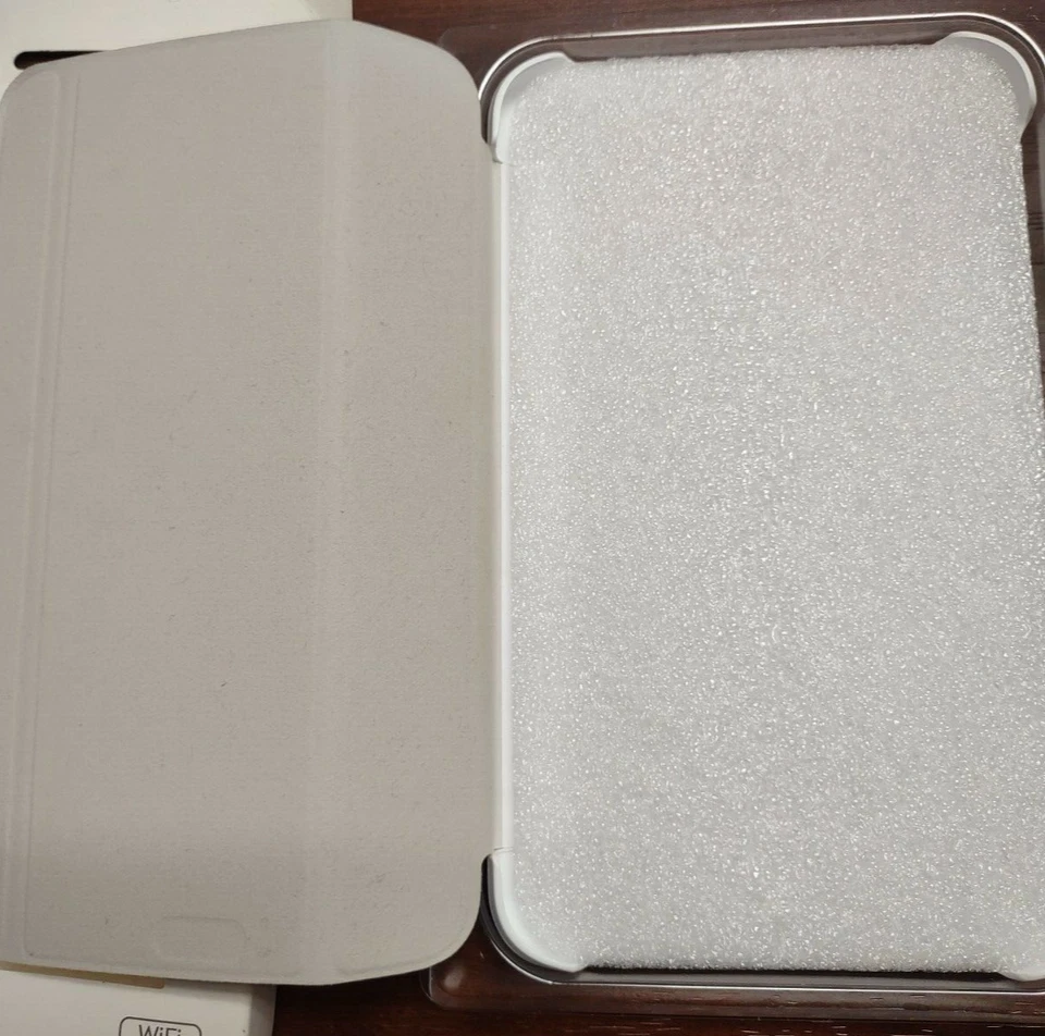 Samsung Galaxy Tab 3 Lite - Book Cover - White NEW in plastic bag! - Image 3 of 4
