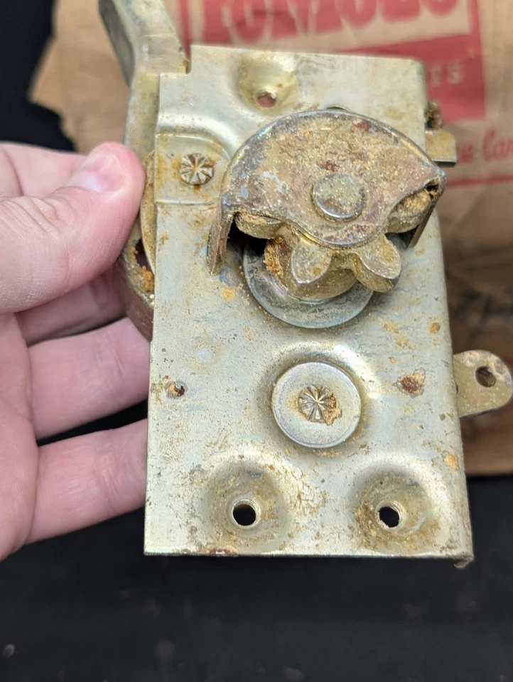 Nuevo de Lote Antiguo 1960 1961 1962 Ford Falcon Mercury Comet RH Cerradura Puerta Cerradura Conjunto Foto 3 de 4