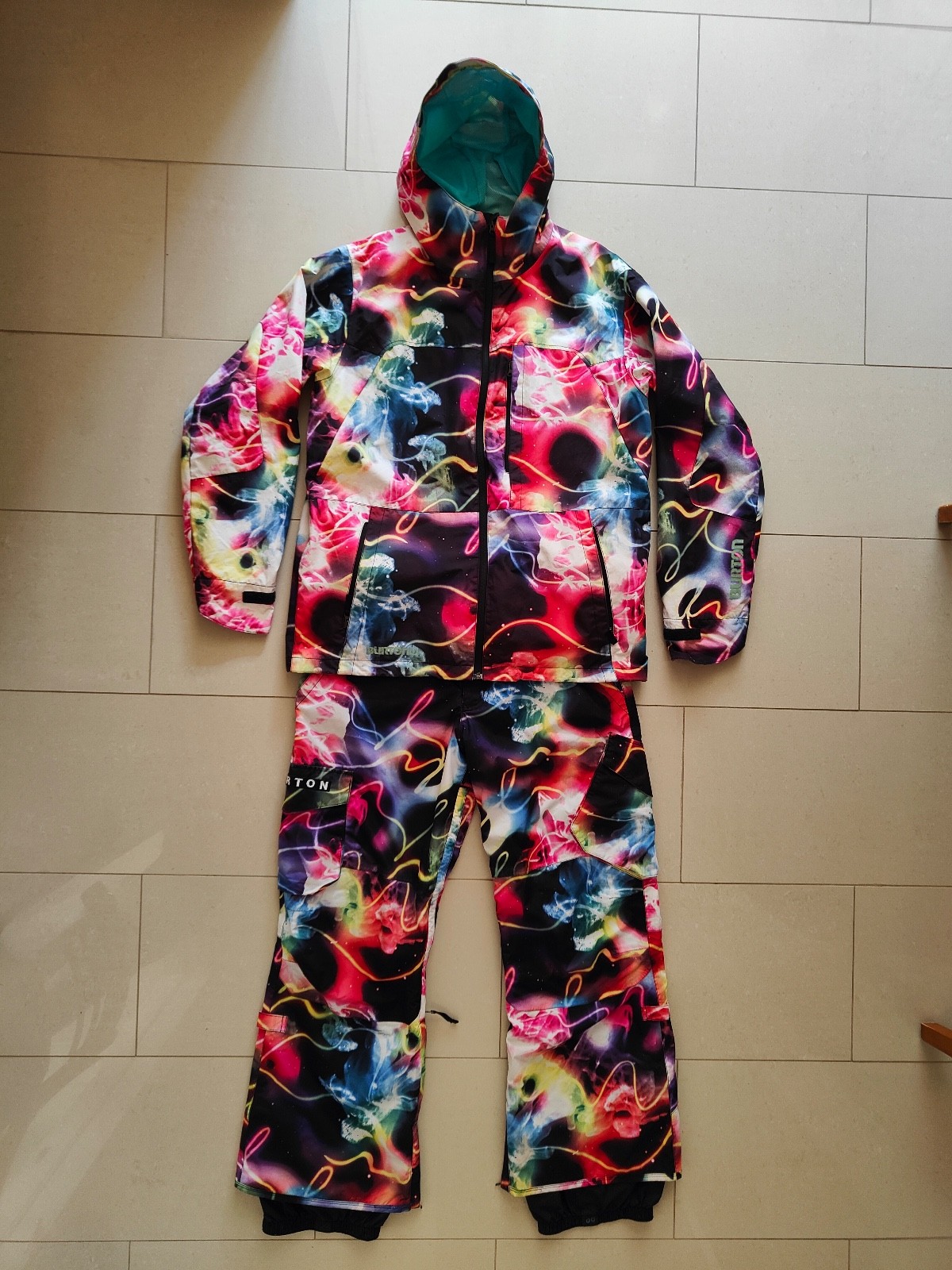 Burton Mens 2009/10 Launch Jacket & Cargo Pants "Light Camo"