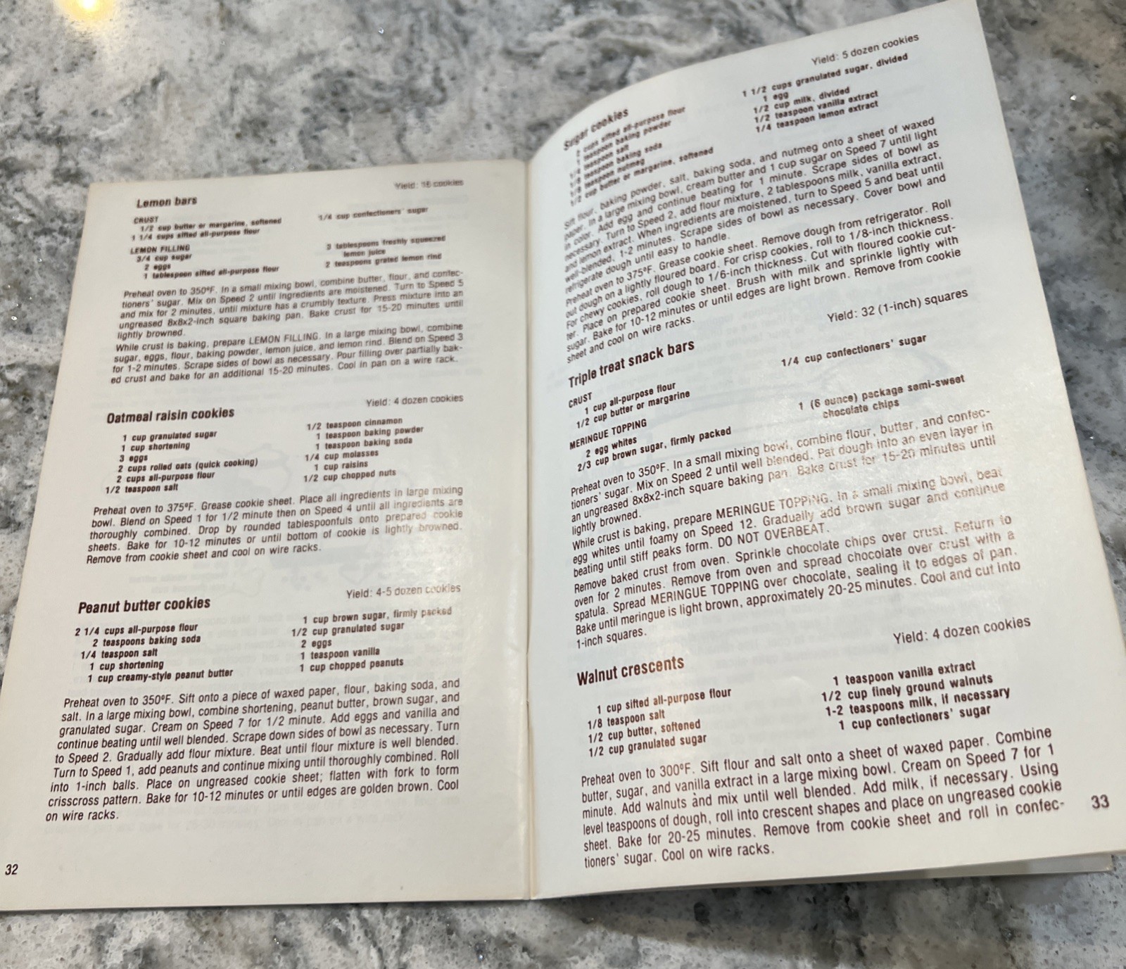 Vintage 1983 Sunbeam Deluxe MixMaster Mixer Instruction Recipe Book