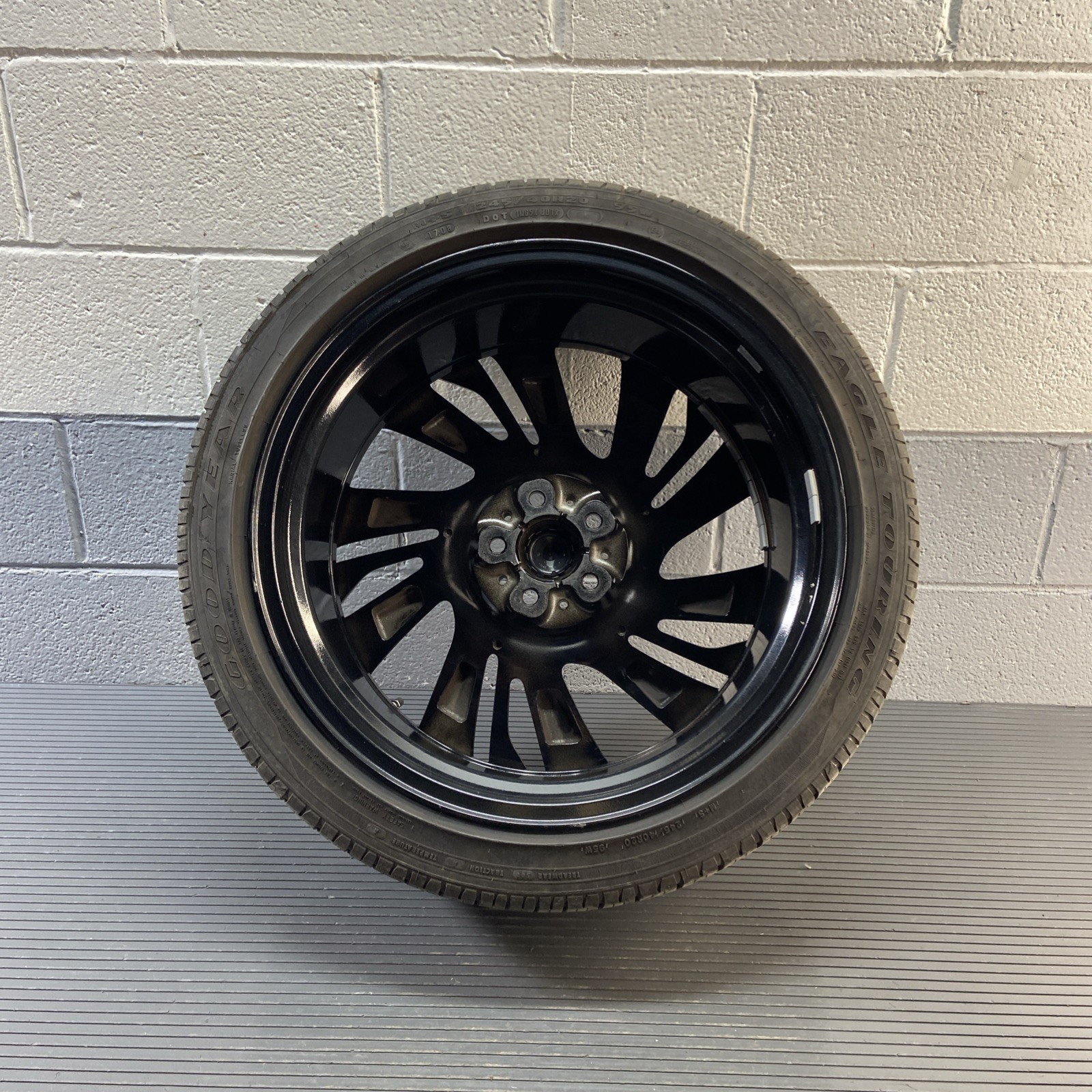 2014-2020 BMW i8 I12 Rear Left Alloy Wheel W/ Tire 8.5Jx20 ET50 OEM *NOTE*