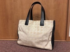 CHANEL New Travel White× Black Tote Bag MM Handbag Silver Hardware Used