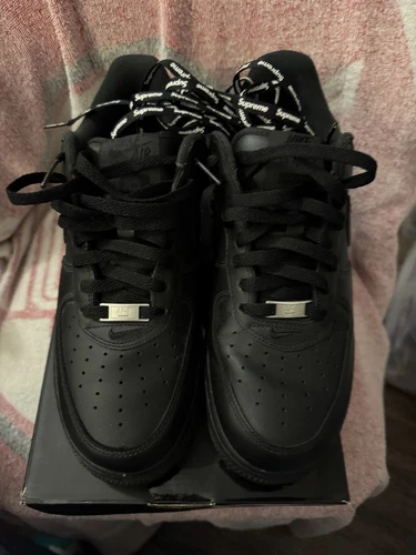 Taille 8,5 Logo Nike Air Force 1 Low x Supreme Box Noir