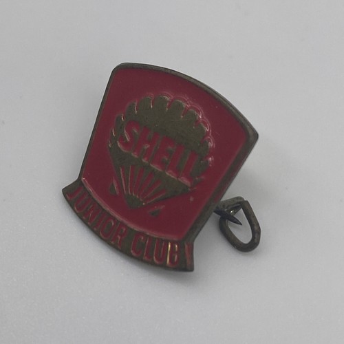 Vintage Shell Gas Oil Company Junior Club Advertising Pin - Picture 2 of 4