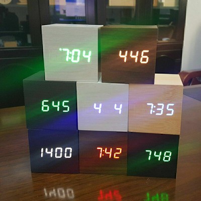 NEU Modernes Holz Digital LED Schreibtischwecker Thermometer USB-Ladegerät 