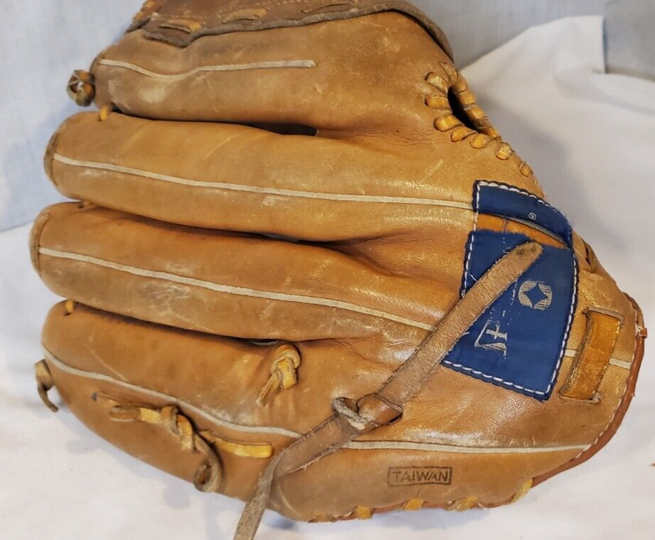 VINTAGE ROD CAREW TWINS BASEBALL GLOVE MITT SPALDING PLAYERS SERIES 42