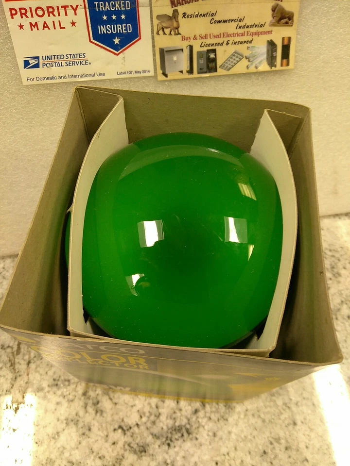 Satco S3227 75BR30/GREEN  COLOR REFLECTOR LIGHT  75W 130V, INDOOR (#22A - Image 3 of 4