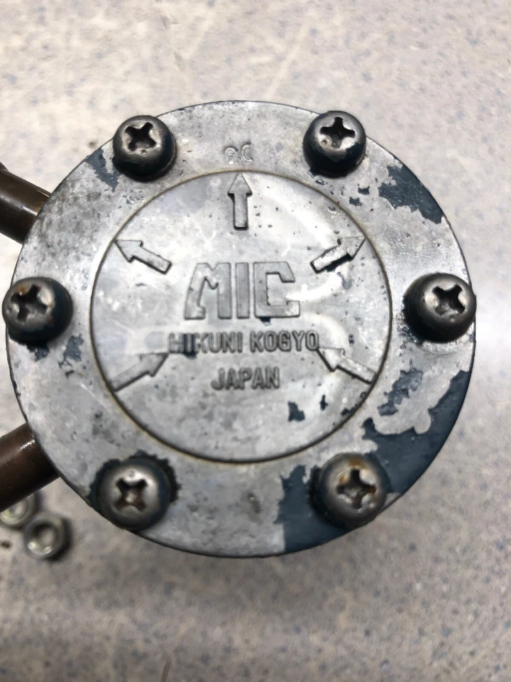 Bomba de combustible Kubota B7001 tractor D750 Foto 3 de 4