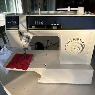 Singer Sewing Machine Vintage 6211C ZigZag Heavy Duty, Pedal Singer Sewing Machine Vintage 6211C ZigZag Heavy Duty, Pedal