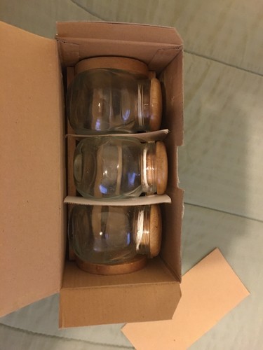 Distinctive Dining 6 Piece Glass Spice Jar Set With Wood Rack NIB - 第 2/5 張圖片