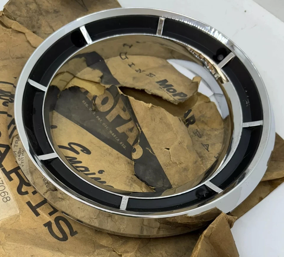 1964 Dodge Polara правая пассажирская сторона внешний ободок фары 2417068 новый из старых запасов. - Изображение 4 из 4