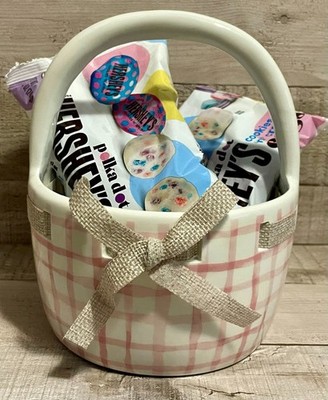 2 Pack Hershey s Cookies And Crème Chocolates W/Ceramic Easter Basket