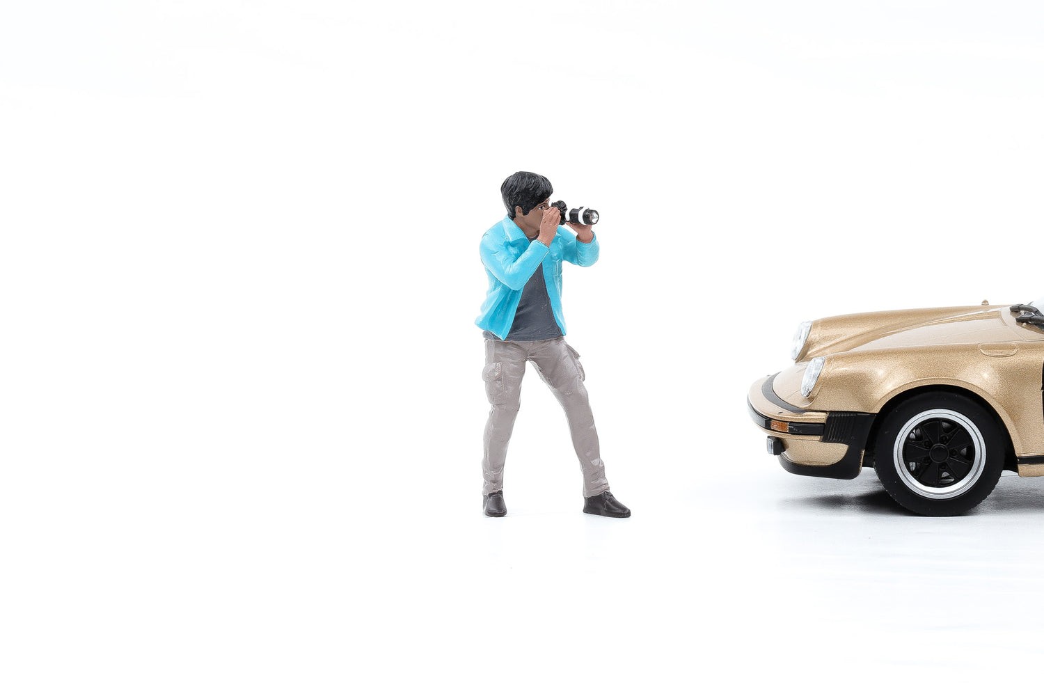 American Diorama AD-25301 1:24 Painted Resin Photographer Figurine #1 (7 cm)