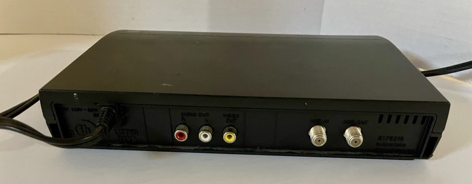 Magnavox TB100MW9 SDTV Converter Box ATSC Tuner , remote not included - Image 4 of 4