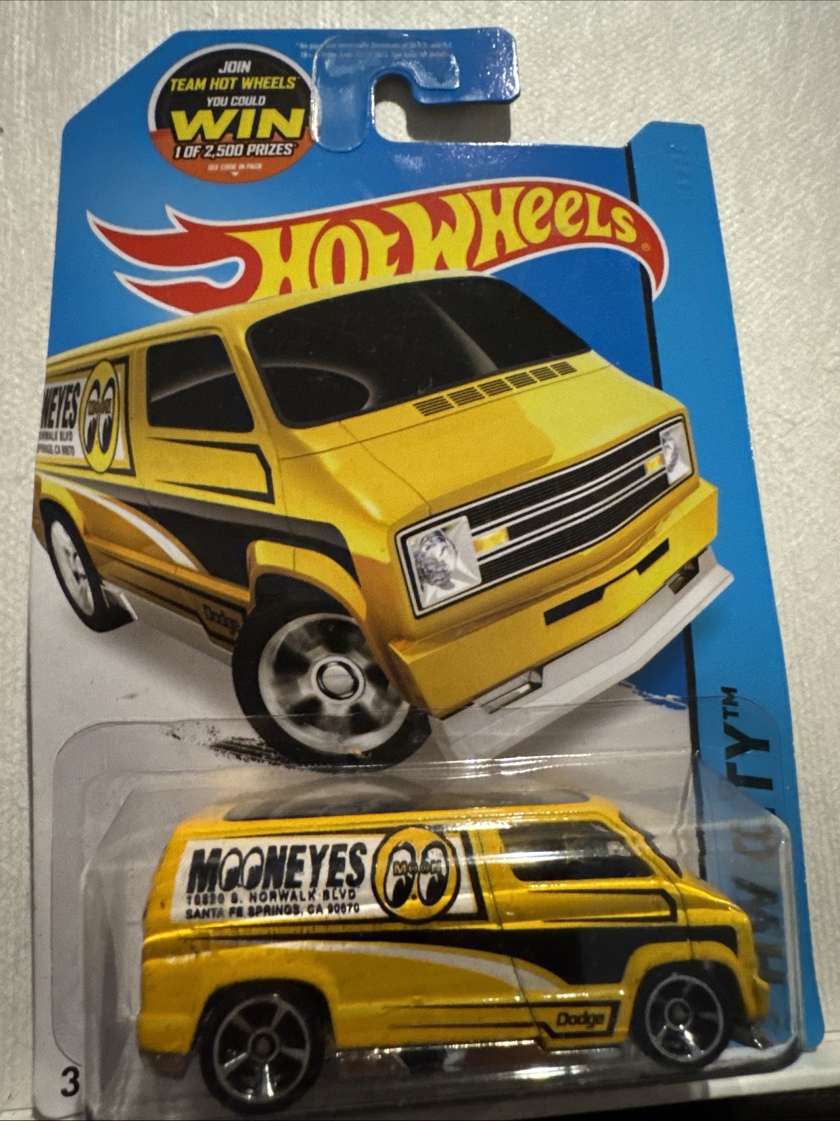 Hot Wheels 2013 HW City Custom '77 Dodge Van #20/250 Mooneyes Yellow