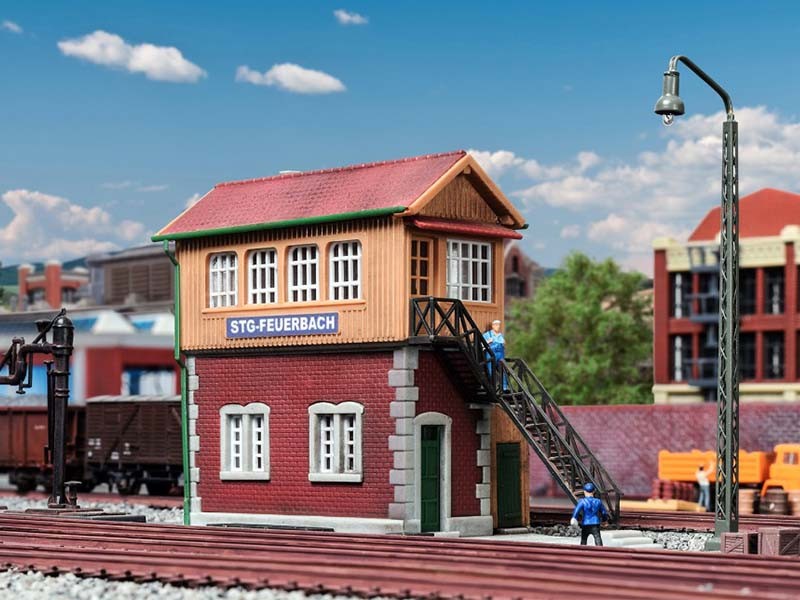 Kibri 37805 poste d'aiguillage Stuttgart-Feuerbach miniature N aux détails architecturaux précis