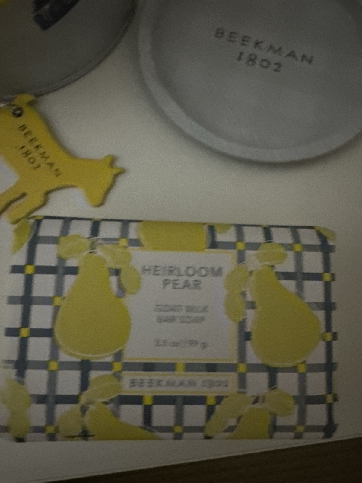 Beekman 1802 Heirloom Pear Goat Soap Holiday White Tin w/ 4 Body Soaps