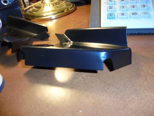 front end cap for rockers on a 1967-1976 dodge dart. - Picture 2 of 8